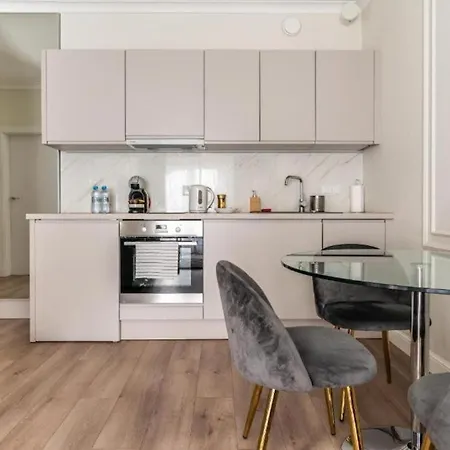 Mennica - Parking - Breakfast - Great Location